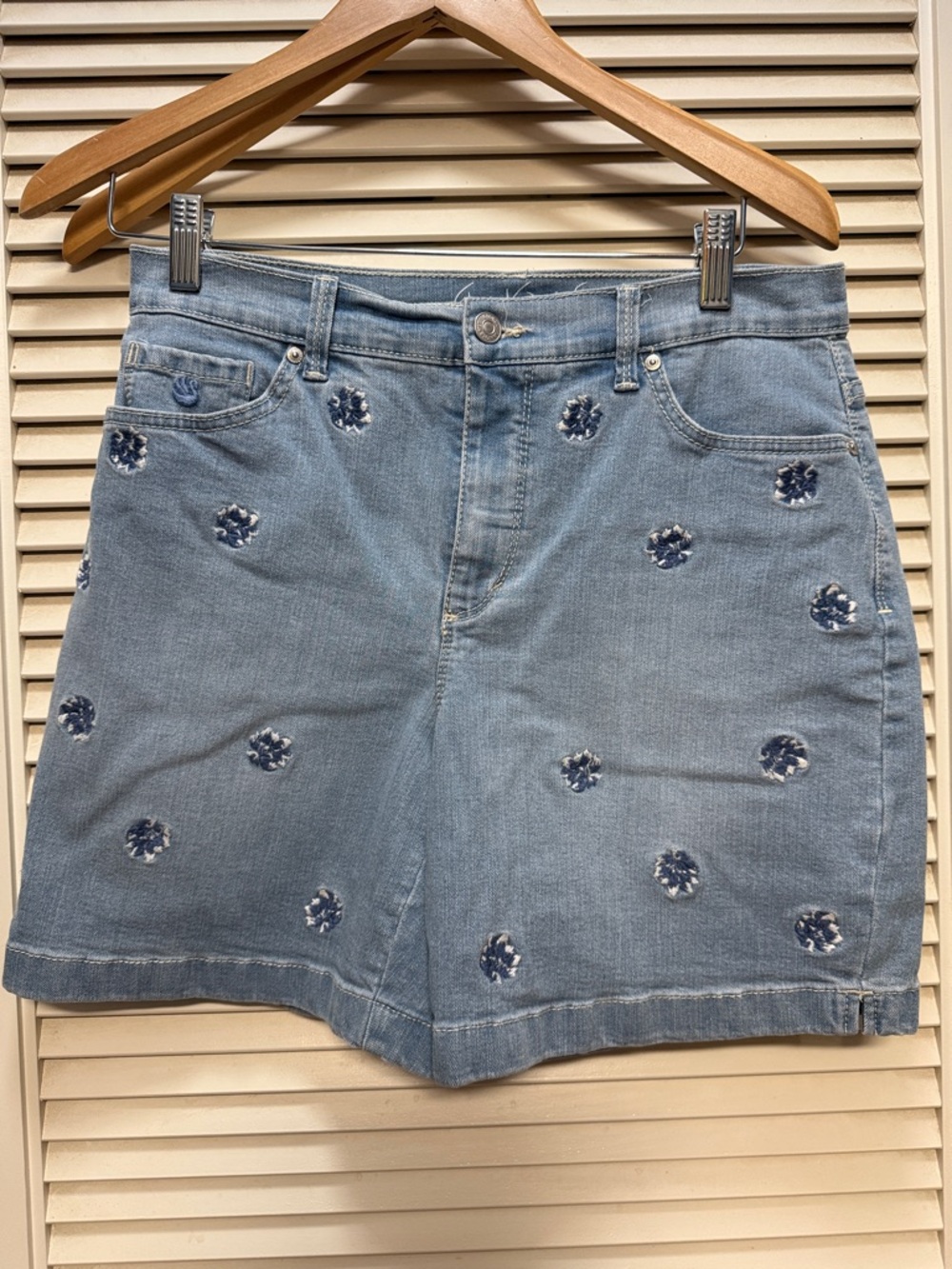 Women’s Gloria Vanderbilt Amanda Denim Shorts Embroidered Floral Cottagecore